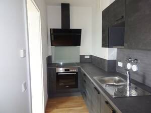 Modern & Charmant: 2 Zimmer + Süd-West-Balkon, Einbauküche, Neubauausstattung, Walk-In-Dusche,Aufzug – 60528 Frankfurt am Main – Vorschaubild 3