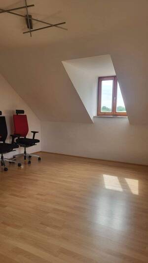 Gepflegte 4-ZKB-Wohnung mit Balkon in idyllischer Ortsrandlage – stadtnah zu Regensburg – 93059 Regensburg – Vorschaubild 8
