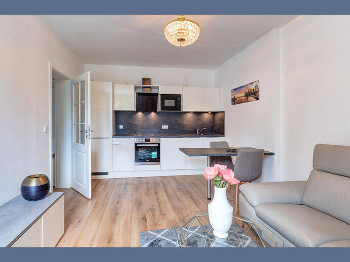 Möbliert: Sehr schöne möblierte Wohnung in Oberföhring – München – Bild 1 von 9