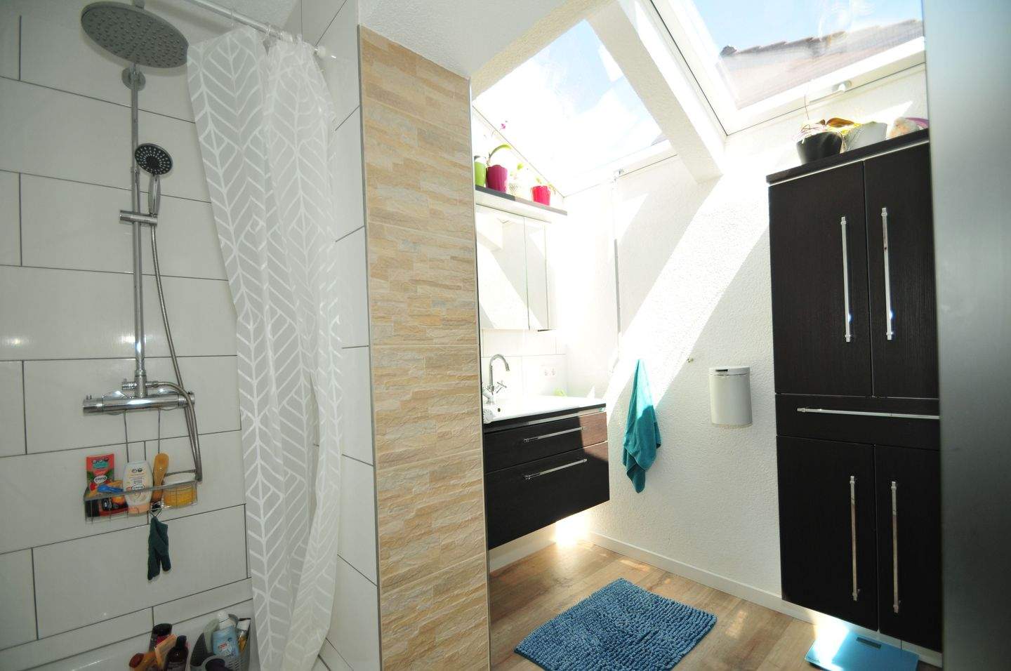 + Einfamilienhaus (DH) mit großem Garten - PKW-Stellplatz - überdachte Terrasse & Balkon + – Leutenbach – Vorschaubild 8