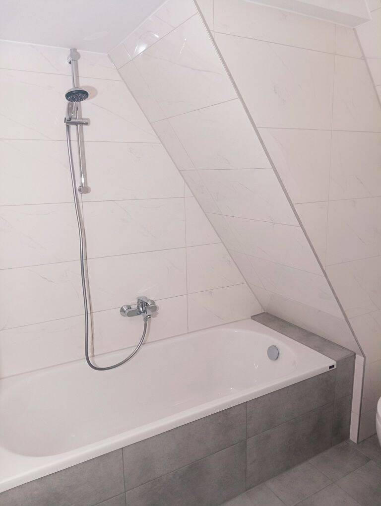 Renovierte helle 2-Zimmer Wohnung inkl. EBK/Stellplatz 1.OG – Nürnberg – Vorschaubild 3