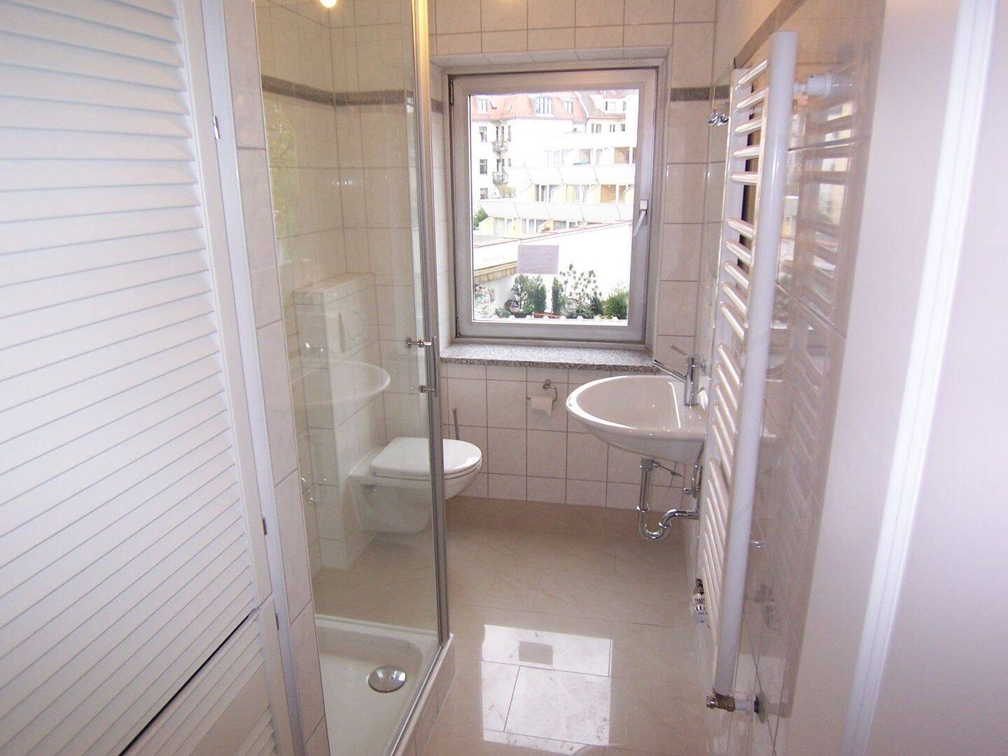 3 Zimmer Whg mit großem 18qm Südbalkon, Nähe Theresienwiese, Bad m Fenster-- LEER – München – Vorschaubild 2