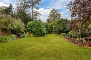 Gepflegtes Mehrfamilienhaus mit durchdachtem Maisonette-Konzept und großem Garten – 40468 Düsseldorf – Vorschaubild 3