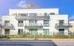 Großzügige Neubauwohnung mit Terrasse und Gartenanteil