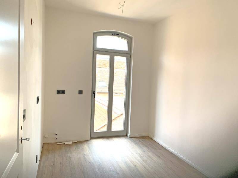 N-Steinbühl: Erstbezug! Attraktive 3-Zi-Whg., 3.OG (m.A.), Einbauküche, Kühlung, Balkon, Stpl. – Nürnberg – Vorschaubild 8