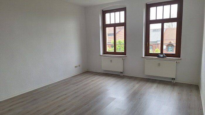 Schöne, neu sanierte Wohnung - Balkon, modernes Duschbad und Aufzugseniorengerechte 1,5 Raumwohnung mit Balkon und Duschbad – Chemnitz – Vorschaubild 3