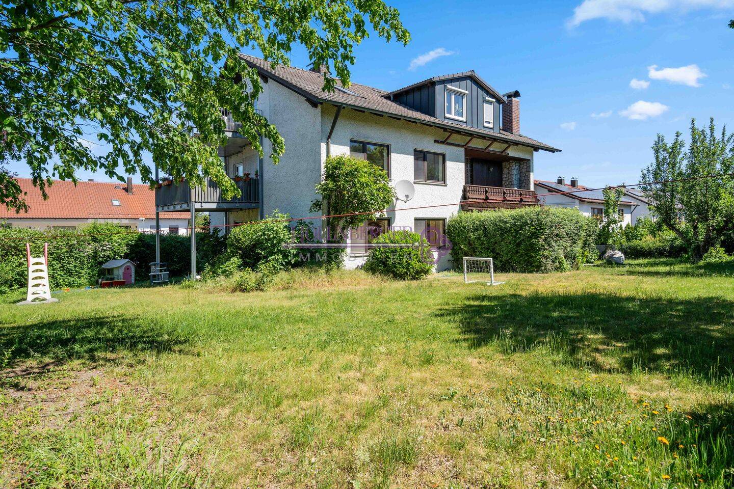 Großzügiges Dreifamilienhaus mit 2 vermieteten Einheiten und sofort bezugsfreier Maisonette-Wohnung! – Lappersdorf – Vorschaubild 2