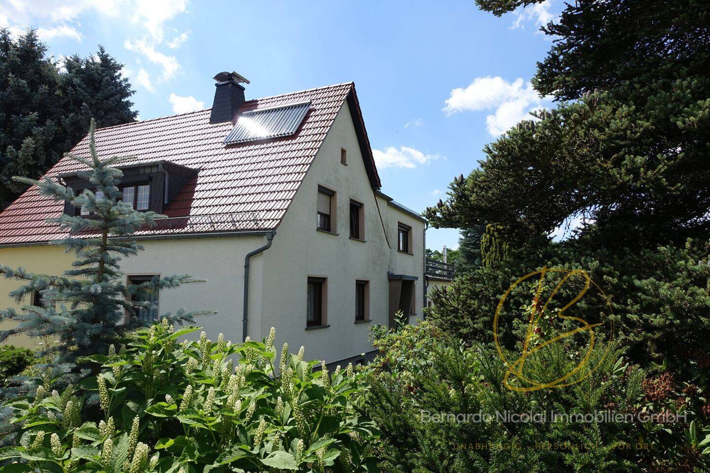 Viel Platz für Ihre Ideen - Doppelhaushälfte mit Garten und Nebengebäuden