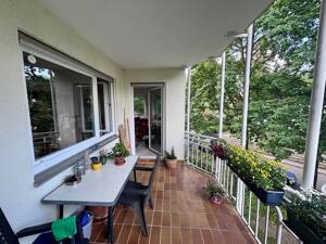 Großzügige 2-Zimmer-Wohnung mit Balkon und Potenzial zur 3-Zimmer-Wohnung – 79111 Freiburg im Breisgau – Vorschaubild 2
