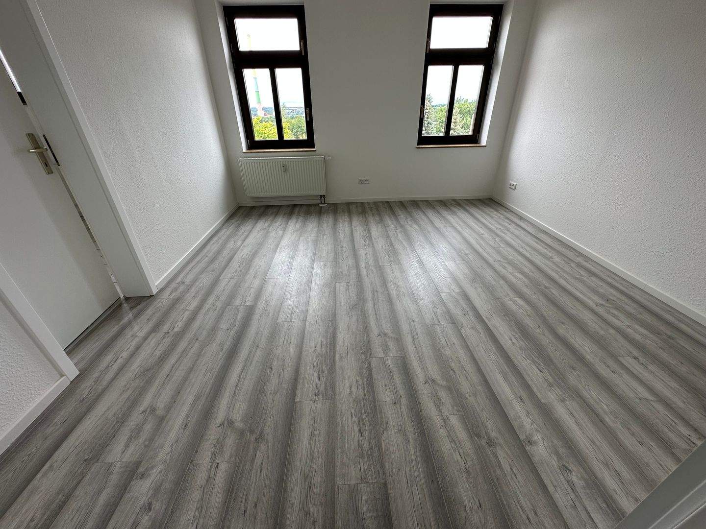 Wohnen im Dachgeschoss - modernes Laminat ... u.v.m. – Chemnitz – Vorschaubild 2