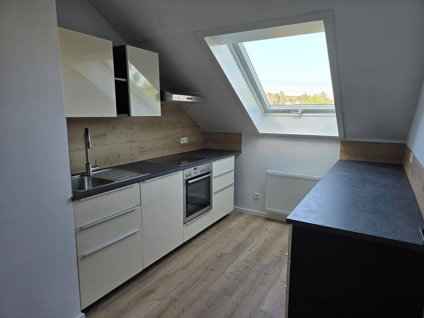 Erstbezug nach hochwertiger Modernisierung – stilvolle 2,5-Zimmerwohnung mit Balkon & Aufzug – Würzburg – Vorschaubild 6