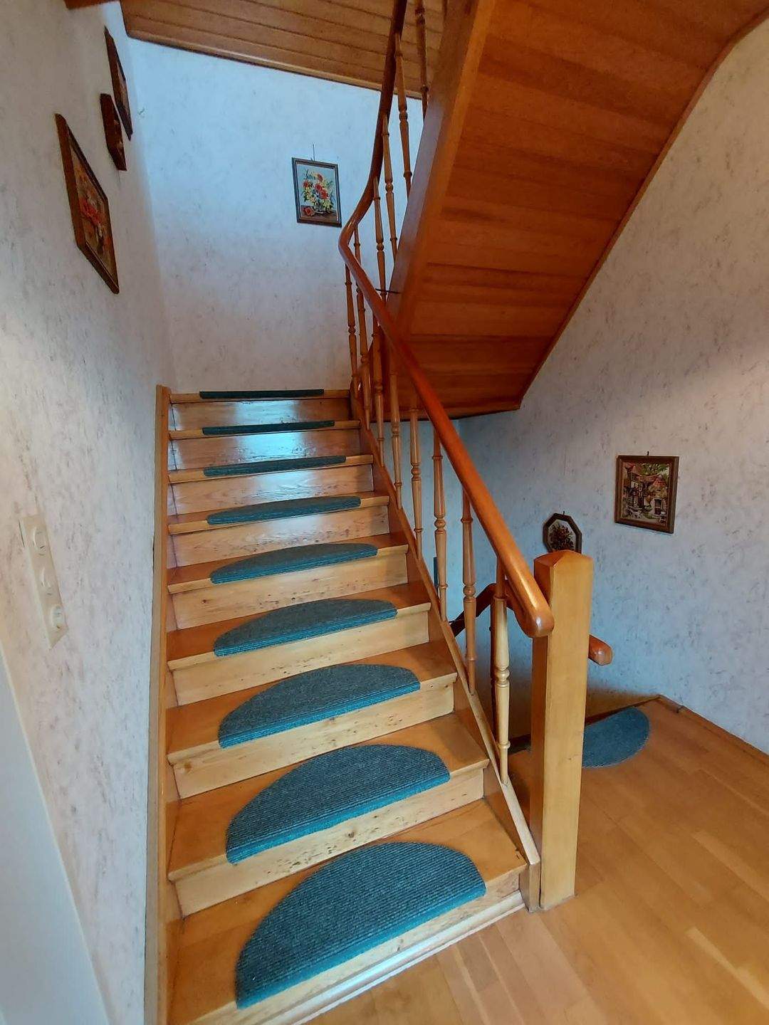 7-ZIMMERHAUS MIT 3 BÄDERN, 2 GARAGEN UND GROSSEM GARTEN. AUCH ALS MEHRGENERATIONENHAUS NUTZBAR. – Bornheim – Vorschaubild 9