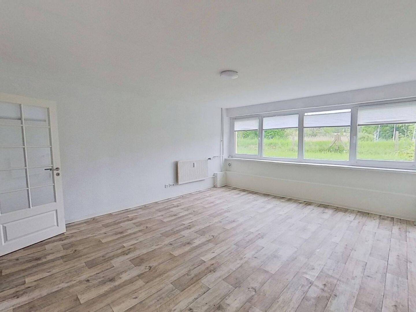 Großzügige, ansprechende 3-Zimmer Wohnung mit EBK, Terrasse und privatem Garten