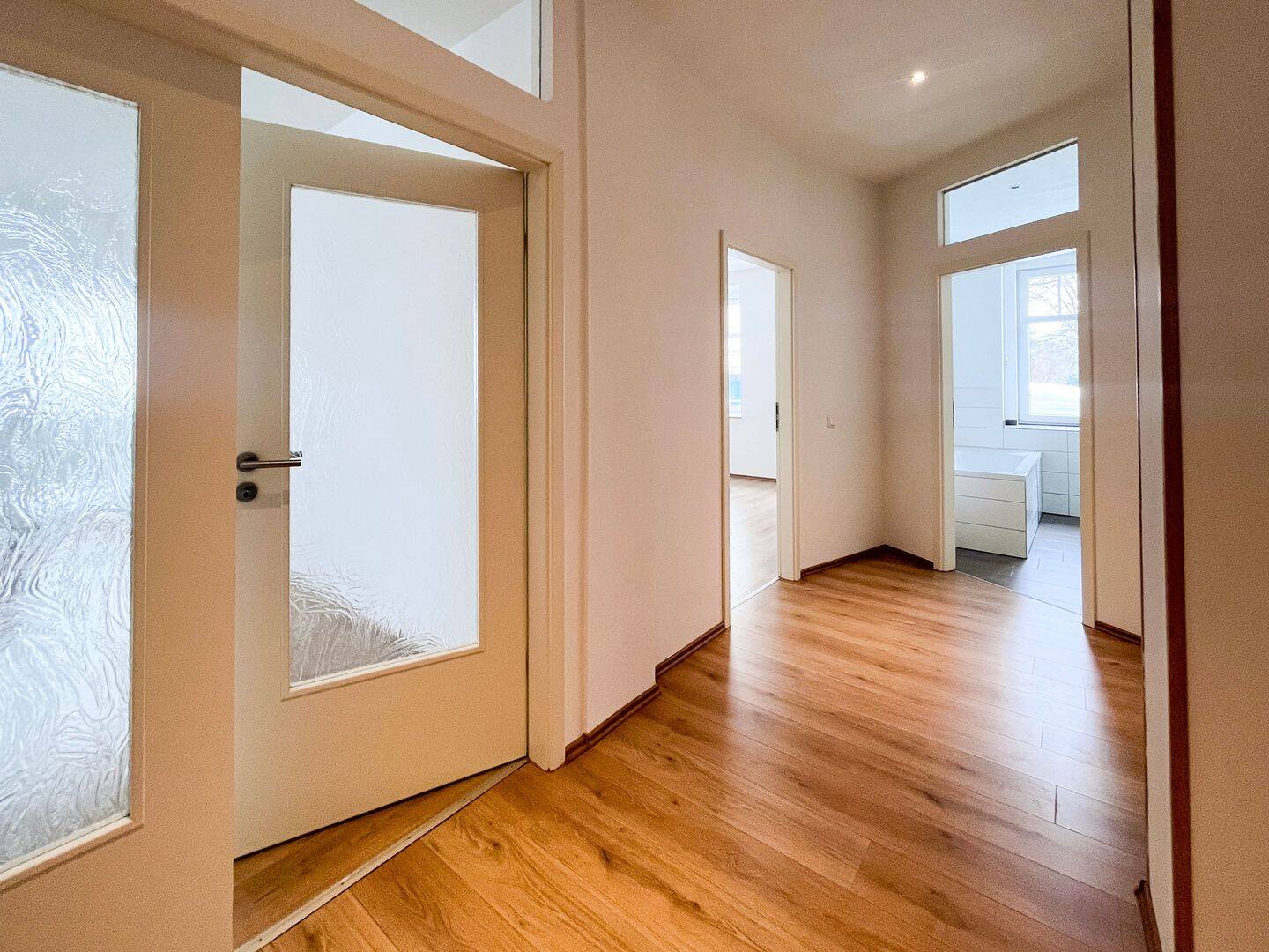 Freie Wohnung! Sanierung 2013, Balkon, Fußbodenheizung, Stellplatz – Leipzig – Vorschaubild 2