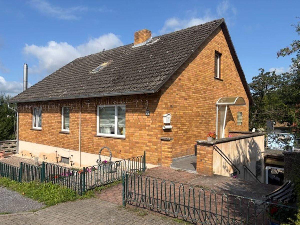 Einfamilienhaus in Hessisch-Oldendorf zu verkaufen. – Hessisch Oldendorf – Bild 1 von 9
