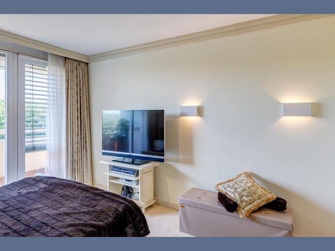 Möbliert: Sehr schöne 2-Zimmer Wohnung im 6. OG mit Blick ins Grüne – München – Vorschaubild 4