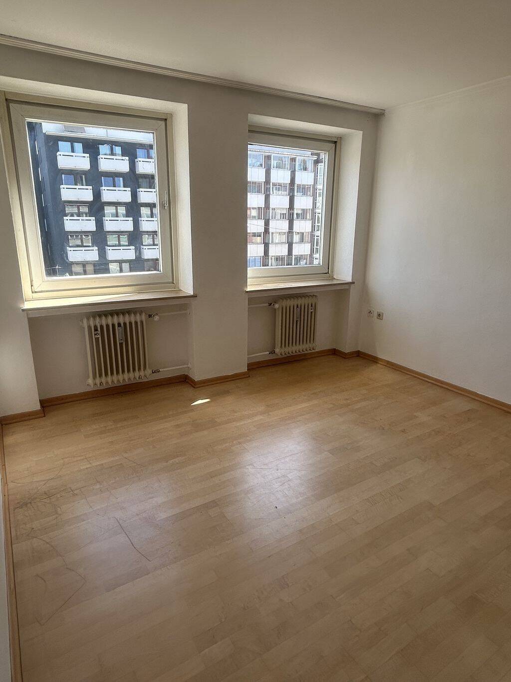 Schwabing/Nähe Münchner Freiheit, freie, 2,5 -Zimmer-Wohnung – München – Vorschaubild 3