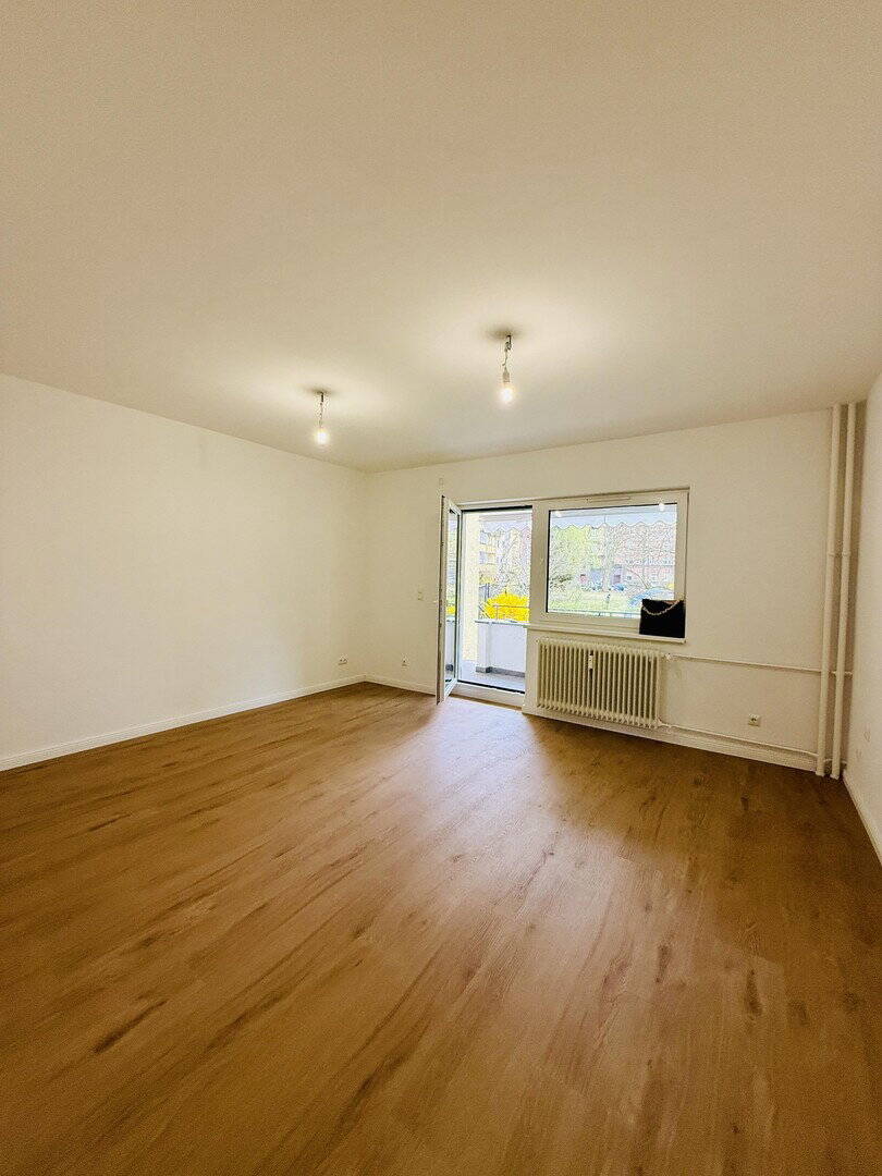 2 Zimmer Wohnung, moderniesiert, separate Küche, Garten, Parkplatz, ohne Provision, frei – Berlin – Vorschaubild 3