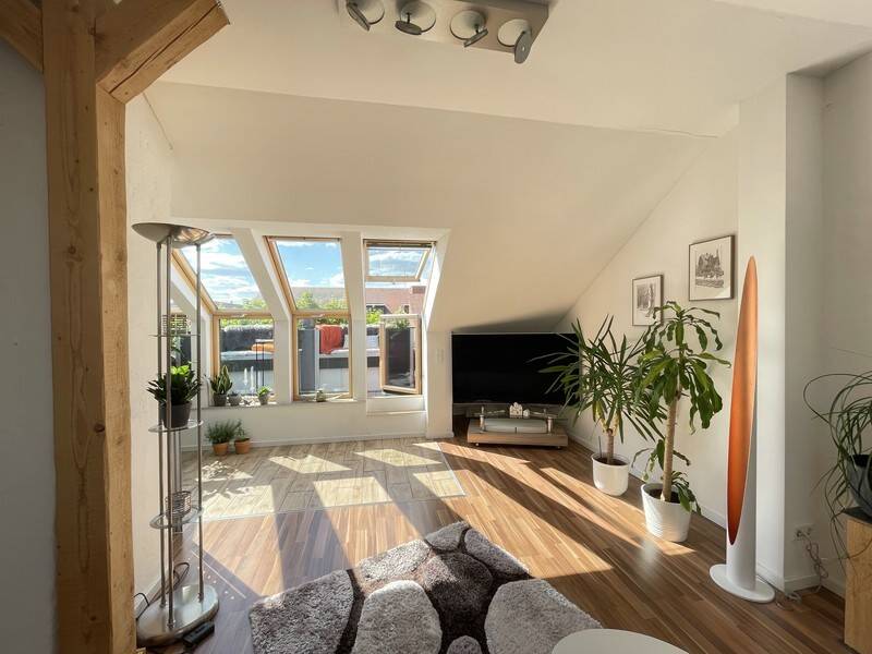 Wohntraum auf zwei Ebenen: 3,5-Zimmer-Maisonette mit ca. 127 m² Wohnfläche & Stellplatz in Nürnberg – Nürnberg – Vorschaubild 3