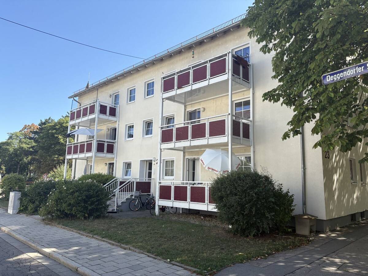 Hübsche 3 Zimmer Wohnung in ruhiger Lage ** Provisionsfrei ** – 93055 Regensburg – Bild 1 von 4