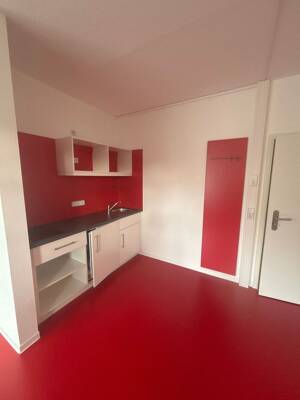 In Uninähe * Saniert & möbliert * 1-Zi.-Appartement * Ab September verfügbar !!! * – 1069 Dresden – Vorschaubild 5
