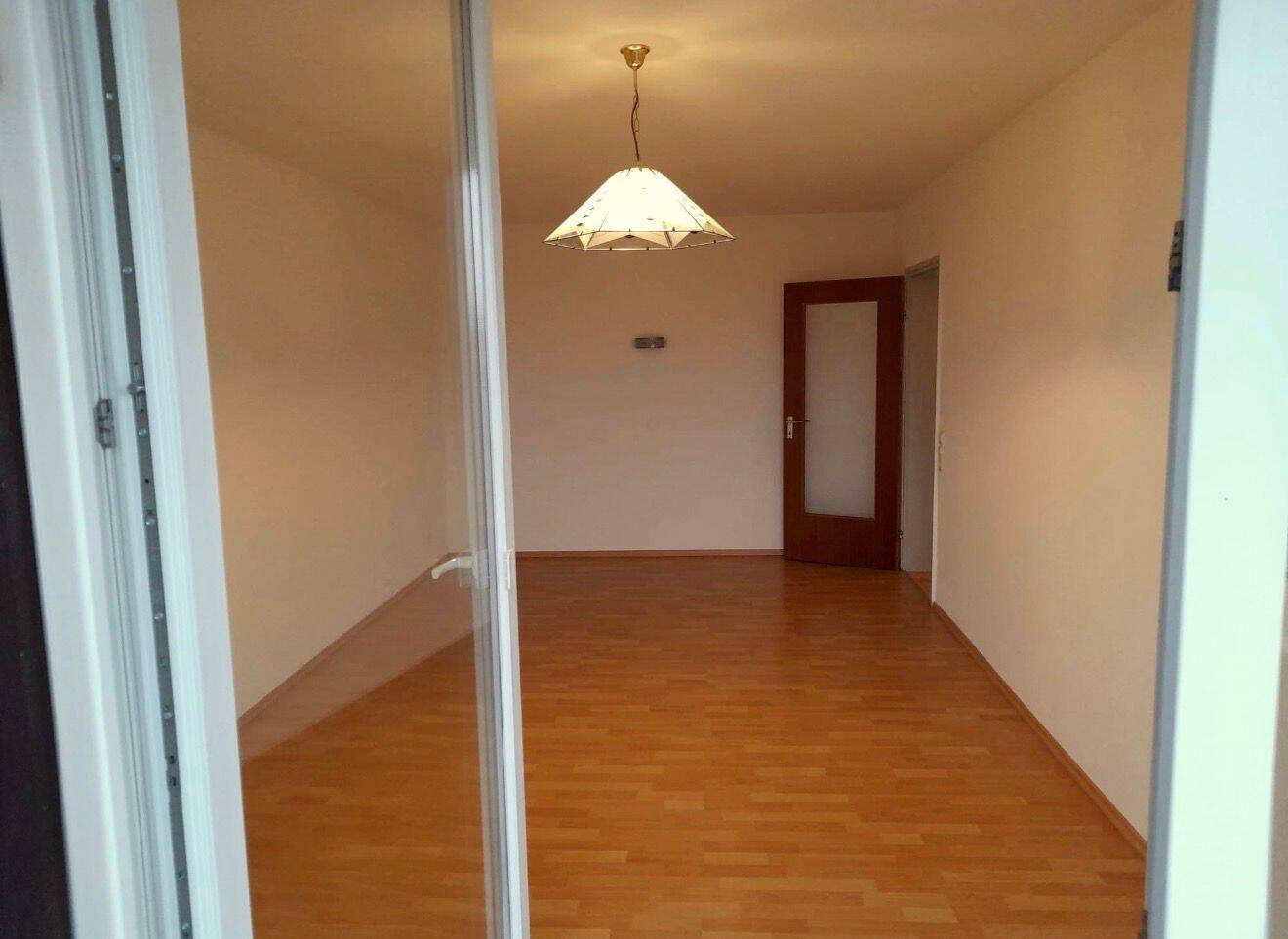 2,5-Zimmer-Eigentumswohnung mit Balkon und Fernblick im 9. Obergeschoss in Reutlingen-Orschel-Hagen – Reutlingen – Vorschaubild 4