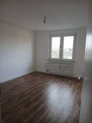 ***Schöne Wohnung im Dachgeschoss sucht nette Mieter*** – 46045 Oberhausen – Vorschaubild 2