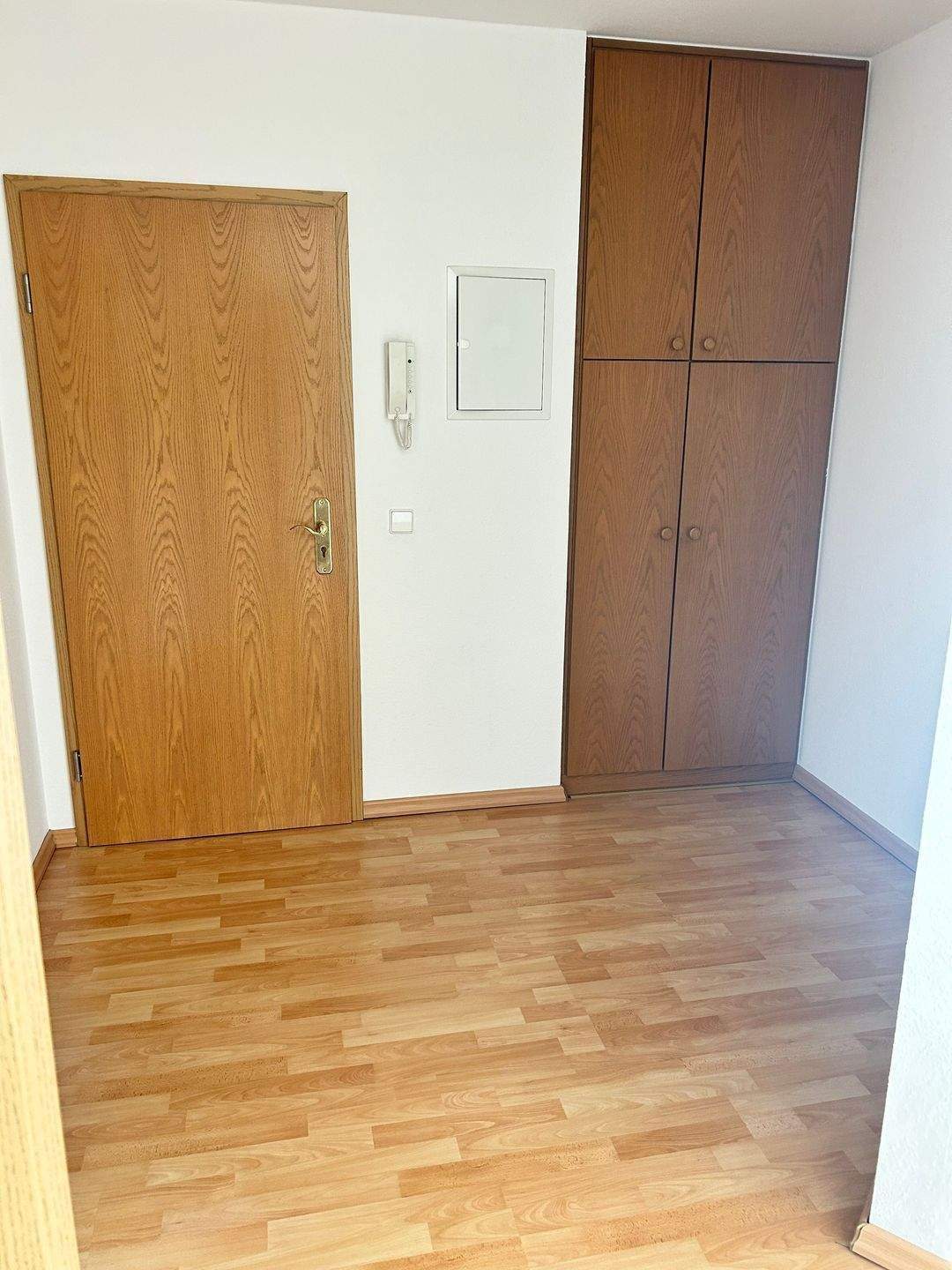 GERÄUMIGE WOHNUNG MIT BALKON UND CARPORT IM SCHÖNEN RABENSTEIN – Chemnitz – Vorschaubild 9