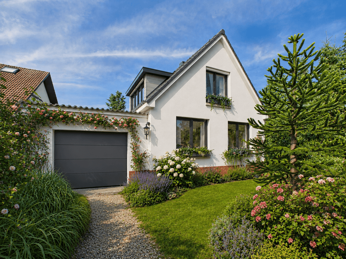 Dein Platz zum Aufblühen - Familienhaus mit großem Garten und Sanierungspotenzial – 12357 Berlin – Bild 1 von 9
