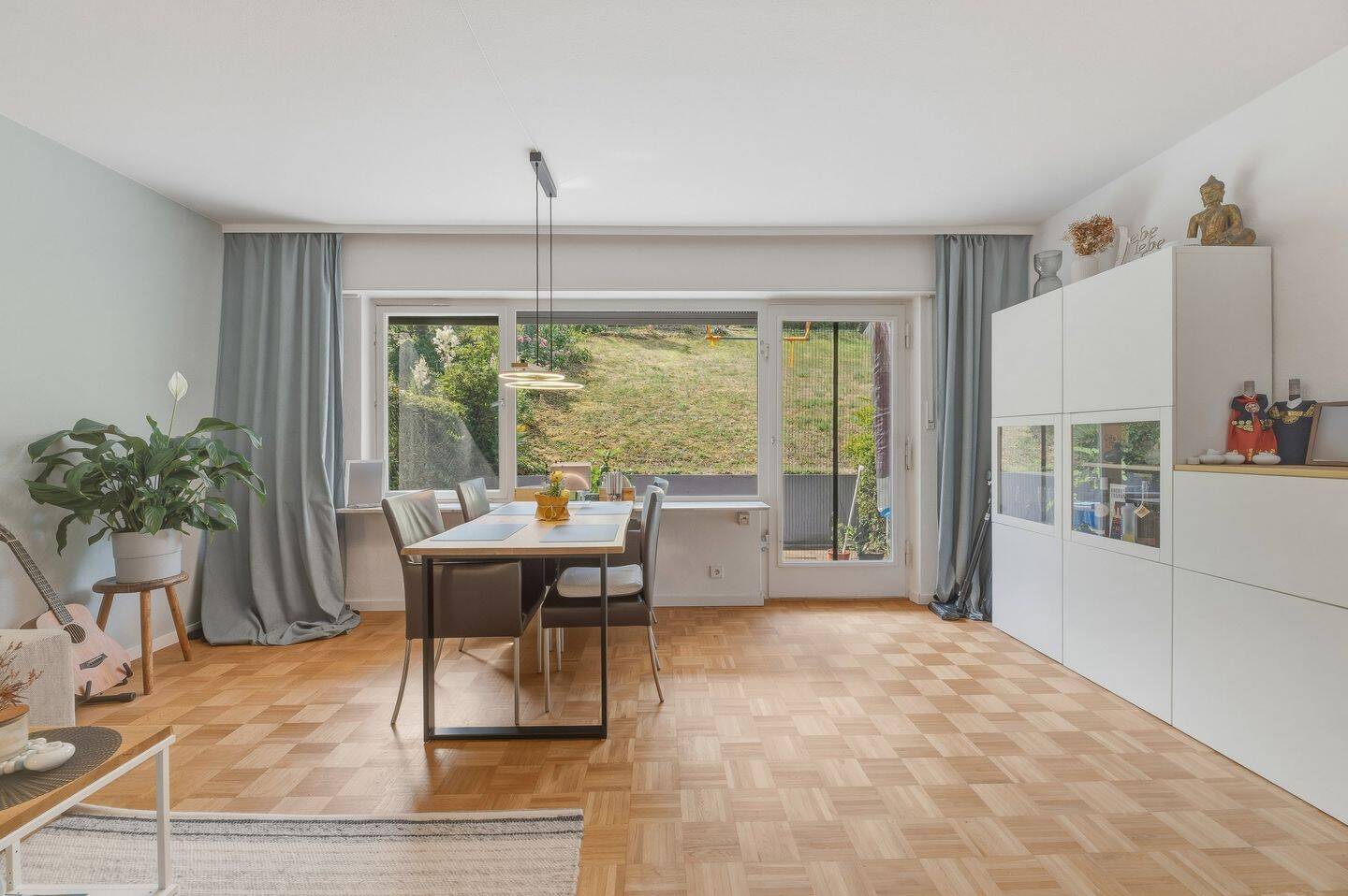 Charmante 2-Zimmer-Wohnung mit Südterrasse, Balkon mit Weitblick und Einzelgarage in Halbhöhenlage – Stuttgart – Vorschaubild 2
