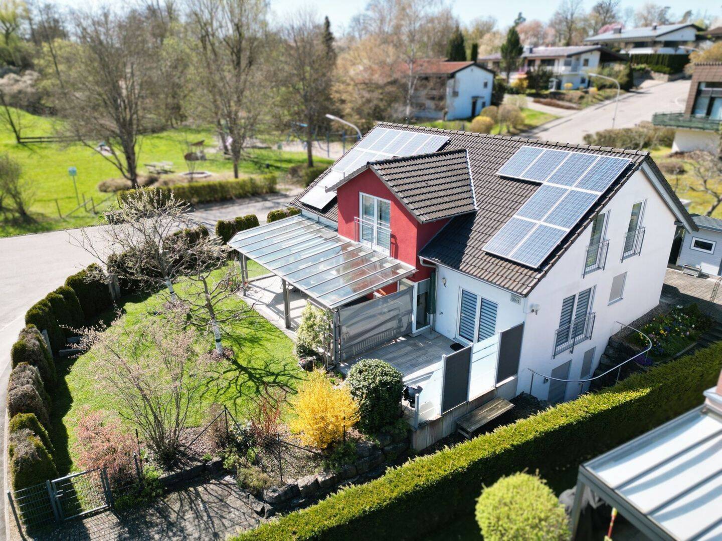 Modernes Einfamilienhaus KFW60 mit Garten, zwei Terrassen und Einliegerwohnung in Mössingen-Belsen – Mössingen – Bild 1 von 9
