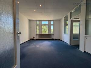 Vielseitiges Altbaujuwel: Umnutzungspotenzial für 1-3 Wohnungen – 70372 Stuttgart – Vorschaubild 9