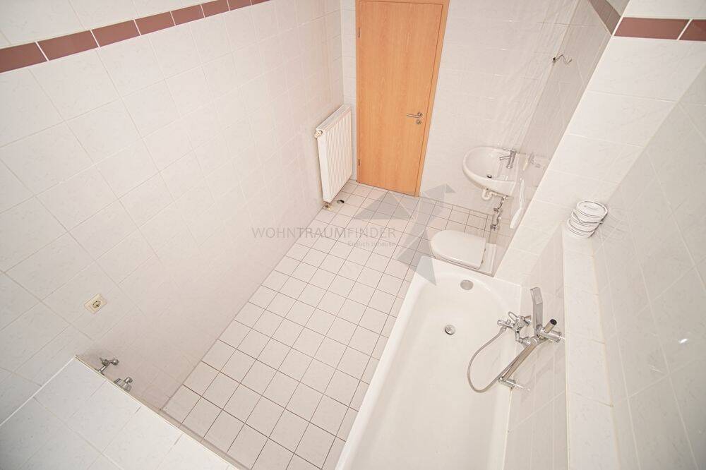Exklusive 3 Raum Wohnung mit XXL Balkon, Aufzug und Tageslichtbad im Kaßberg-Karree !! – Chemnitz – Vorschaubild 9