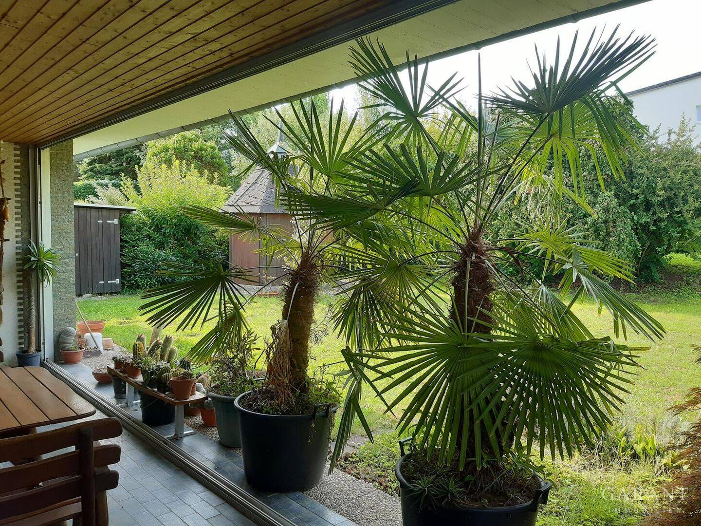 Bungalow mit Prachtgarten