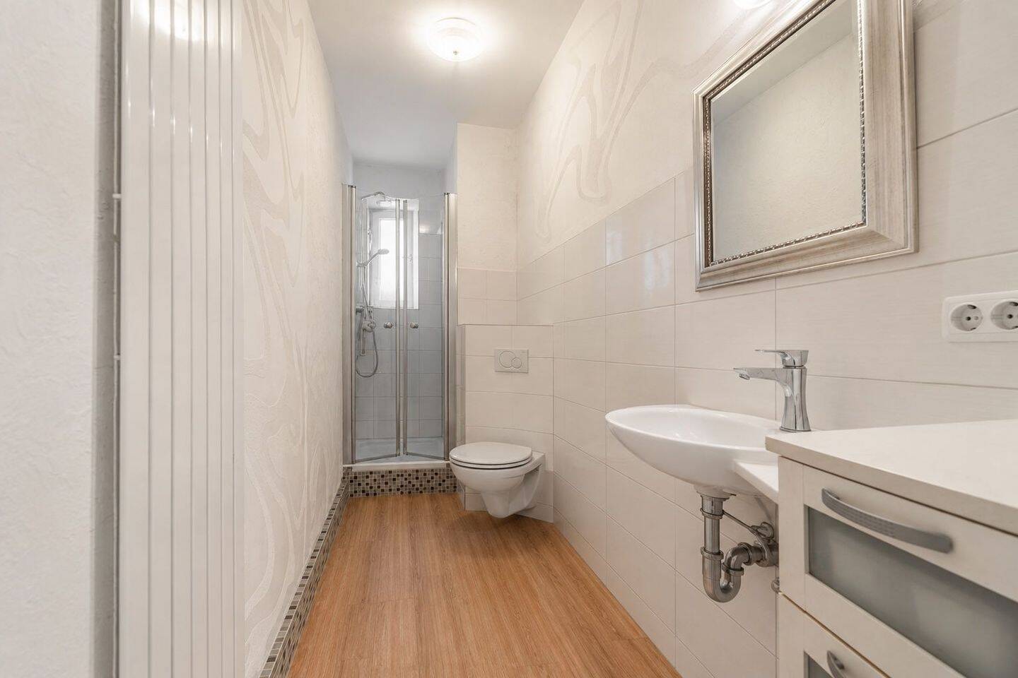 Super Lage - 2-Zimmer-Wohnung mit Einbauküche, Kamin im Wohnzimmer, eigenem Gartenanteil und Loggia – Kiel – Vorschaubild 9