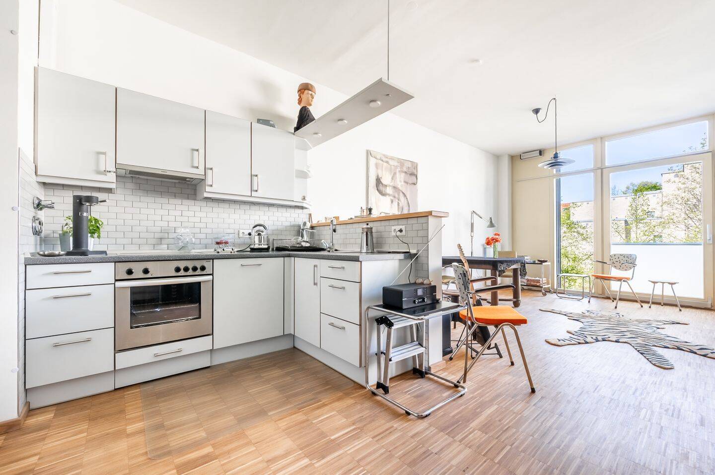 Stilvoll & lichtdurchflutet: 3 Zimmer-ETW mit TG-Stellplatz zwischen Hafenflair & Szeneleben – Hamburg – Vorschaubild 6