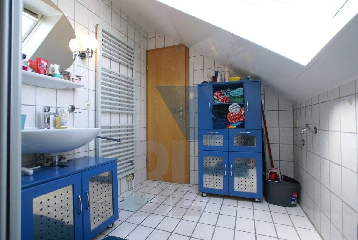 Gepflegtes Dreifamilienhaus sucht einen neuen Besitzer – Weissach im Tal – Vorschaubild 4