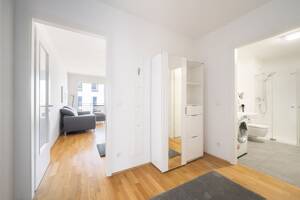MÜNCHNER IG | TRAUMHAFTE 2 ZIMMER WOHNUNG IN SCHWABING MIT BLICK INS GRÜNE ! – 80807 München – Vorschaubild 3