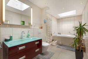 Wohnen mit Privatsphäre - Stilvoller Atrium-Bungalow in Hamburg-Sasel – 22393 Hamburg – Vorschaubild 6