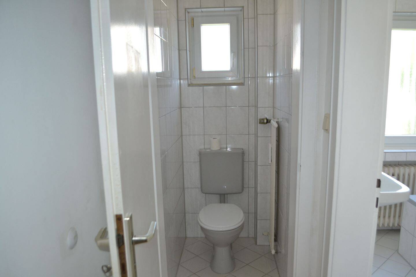 Schöne 3-Zimmer-Erdgeschosswohnung mit sonniger Süd-Loggia und großem Garten in Nürnberg-Fischbach – Nürnberg – Vorschaubild 8