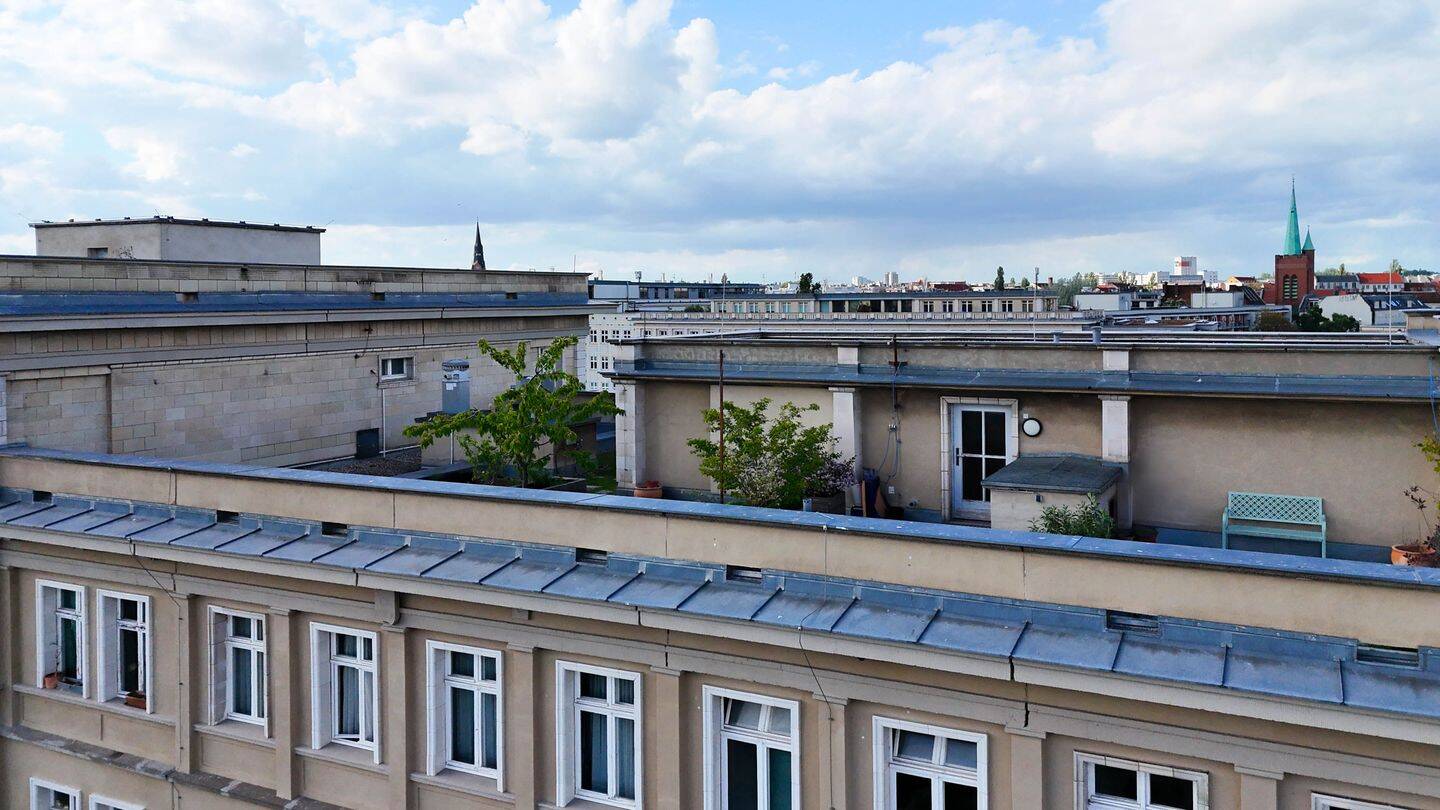 ?? Wohnen am beliebten Frankfurter Tor - Charmante 3-Zi Whg mit Aufzug, gem. Dachterrasse & EBK – Berlin – Vorschaubild 2