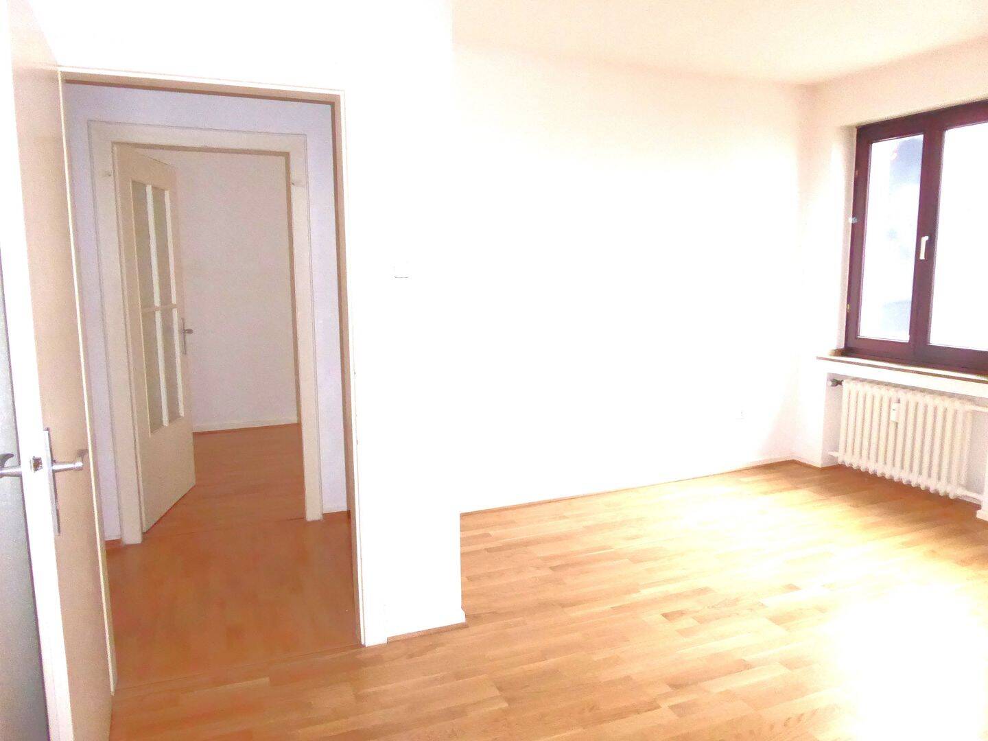 Zentrum, sehr ruhig, 1-2. OG, saniert, helle Räume, gemütl. 3-ZiWohng., Fußgäng.-zone – Mönchengladbach – Vorschaubild 6