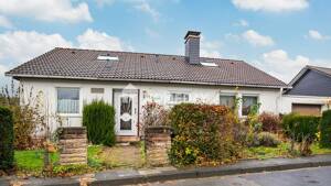 Ideal für Familien - Zweifamilienhaus mit großem Garten & Ausbaureserve im DG auf Erbpachtgrundstück