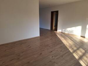 Lichtdurchflutete 3-Zimmer-Wohnung mit 2 Balkonen in Erlangen – 91056 Erlangen – Vorschaubild 2