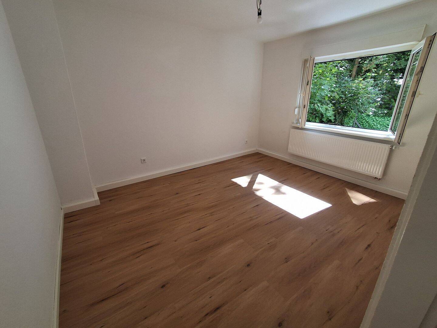 Helle und Feundliche 3-Zimmer-Wohnung im Hochparterre in der Kappengasse - Kernsaniert - Nähe Weißer Turm in Nürnberg – Nürnberg – Vorschaubild 2