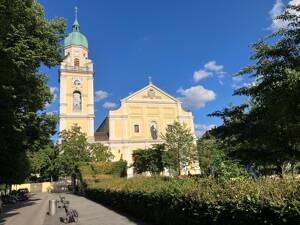 Großzügige Dreizimmer-Wohnung in ruhiger Lage Maxvorstadt – 80797 München – Vorschaubild 2