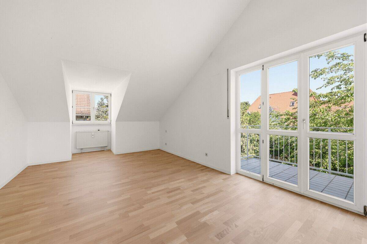 Lichtdurchflutete Dachgeschosswohnung in ruhiger Lage mit großer Fensterfront & Dachterrasse – München – Vorschaubild 7