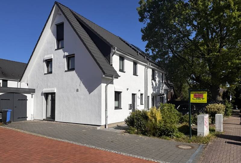 Fast Neubau... tolle Doppelhaushälfte, ca. 100 m² Wohn- und Nutzfläche – Prisdorf – Bild 1 von 9
