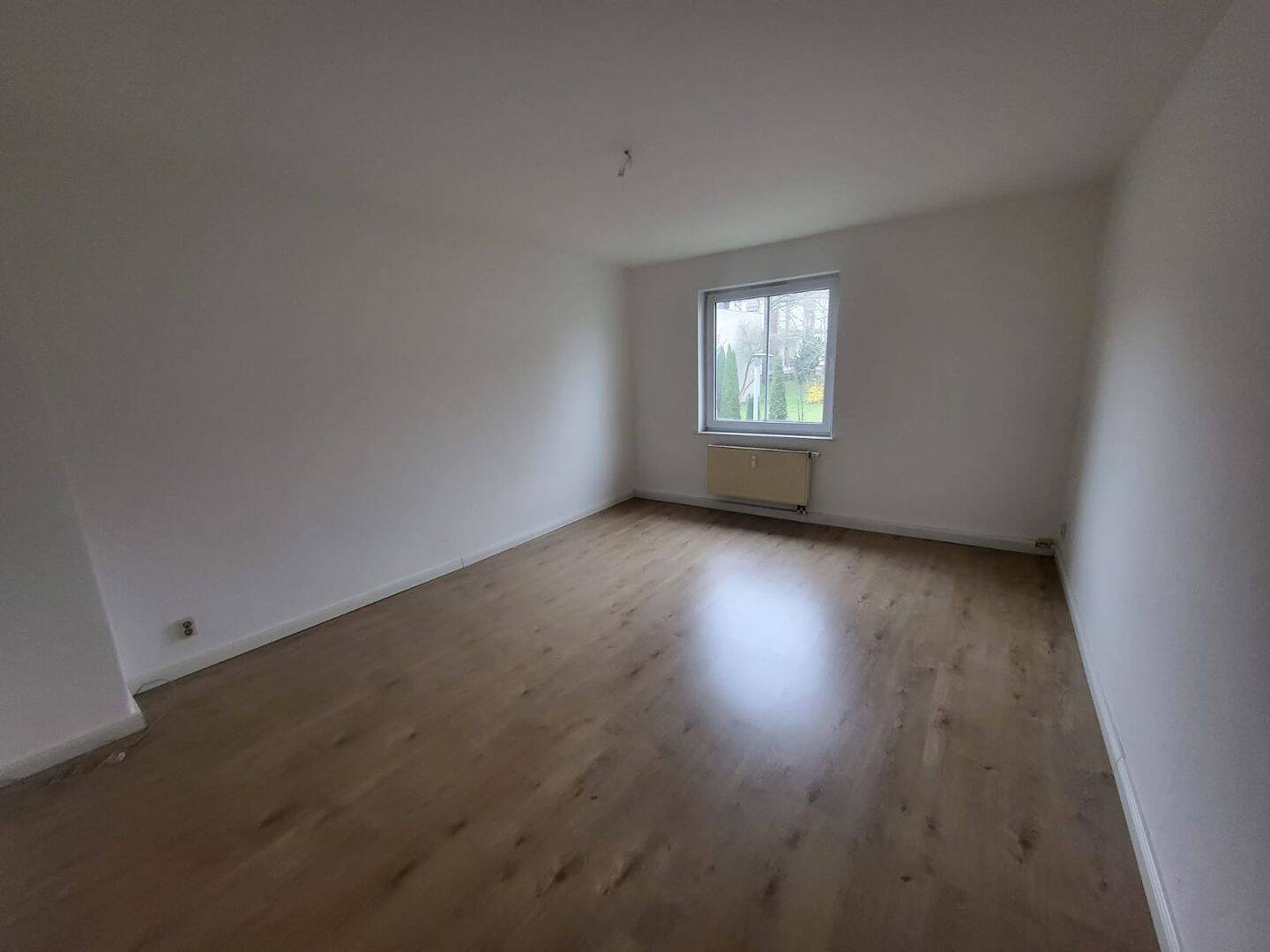 Schöne 2-Raum Wohnung in Chemnitz in ruhiger Lage, mit Einbauküche