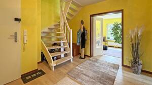 Großzügige Maisonettewohnung mit ca. 120 m² Wohnfläche, große Dachterrasse und Einzelgarage - Wentzel Dr. – 22159 Hamburg – Vorschaubild 2